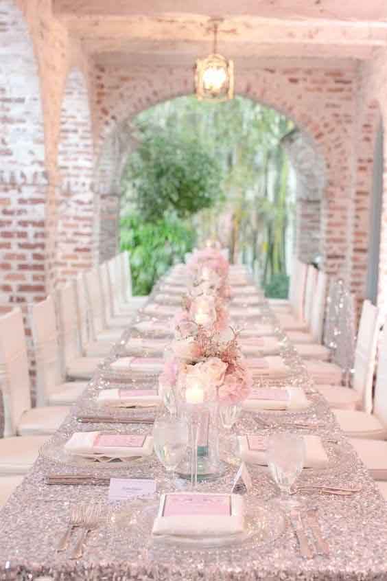 Table reception fete argent et rose poudre